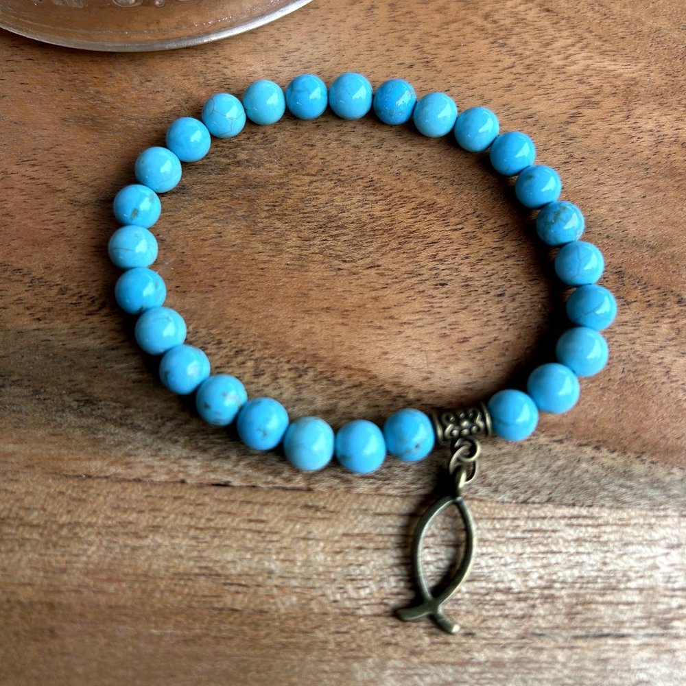 Hand Crafted Turquoise 6MM Bead Bracelet with Fish Pendant, 7"